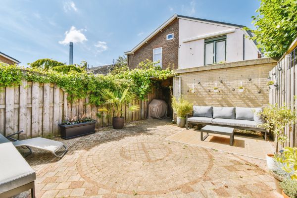 Cost of Courtyard Patio Service in Santa Clarita